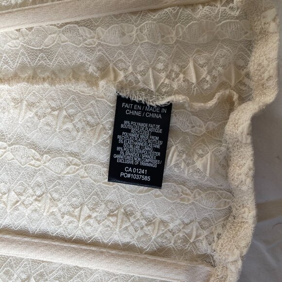 Elegant Cream Lace Women's Top - Picture 10 of 15